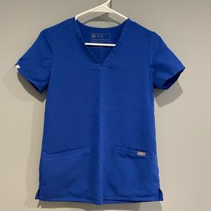 Figs Winning Blue Casma scrub top
